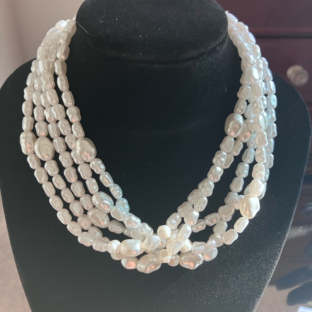 Elegant White Pearl Necklace